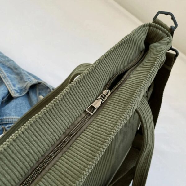 Grand Sac À Main En Velours Côtelé Vert – Image 4