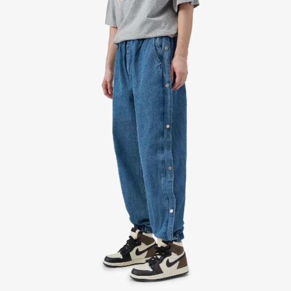 pantalon baggy à boutons métallisés