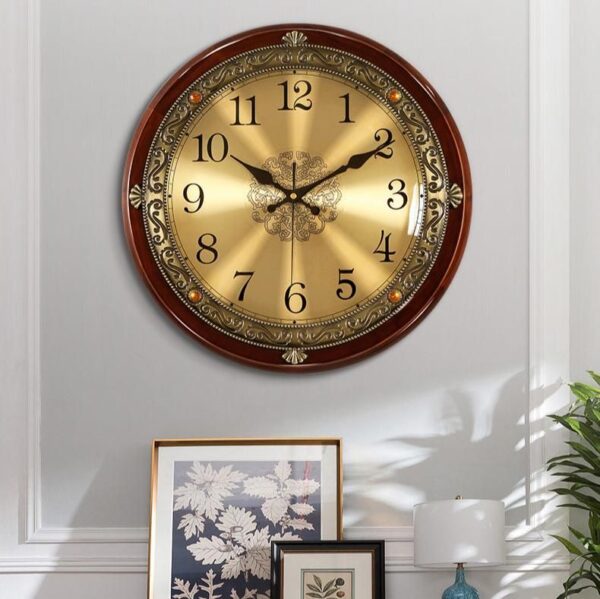 horloge en bois ancien