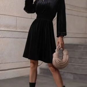 robe a col roulé en velours noir